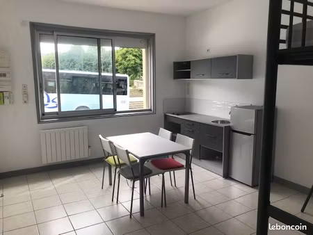studio meublé centre ville de bressuire (étudiant (e) uniquement)