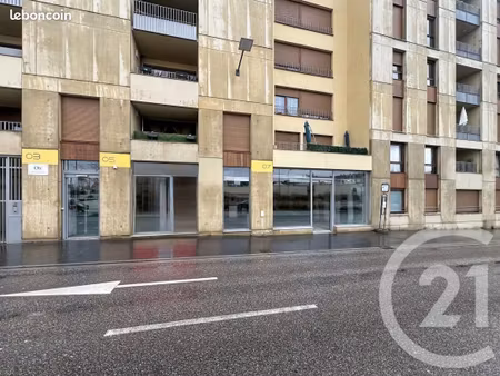 commerce 85 m²