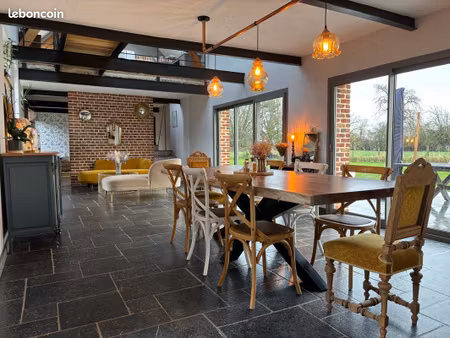 ferme au carré : maison rénovée 240 m2 + maison annexe à rénover 220 m2 + dépendance (100 