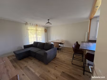 appartement t2 bis meublé avec balcon et piscine