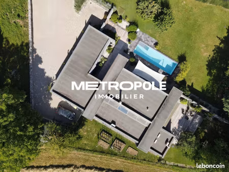 maison 5 pièces 222 m²