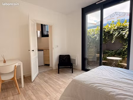 studio meublé avec terrasse privative au calme nantes centre - république à côté pl commer