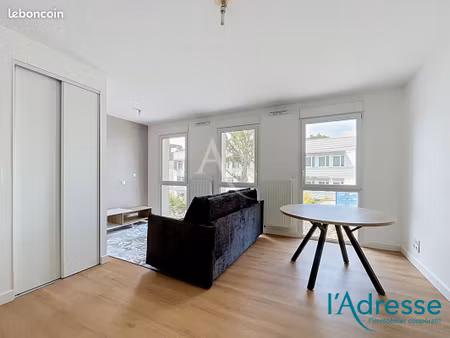 studio 1 pièce 28 m²