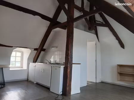 location t2 immeuble securise et tres calme parking dans la cour avec terrain collectif