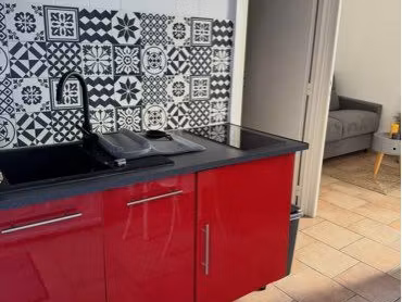 t1 tout confort à proximité immédiate du lycée marie curie
