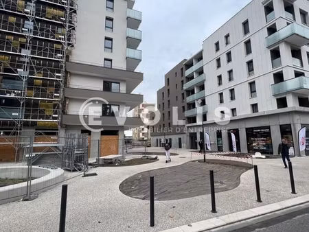 local commercial 141 m²