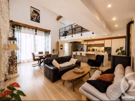 propriété 6 pièces 221 m²