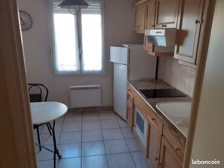 t2 meublé avec balcon et parking s/sol près des facs et du centre leclerc