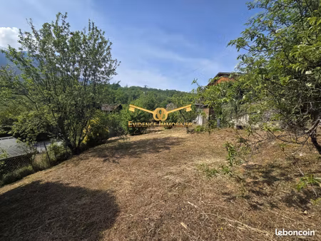 terrain 540 m² cevins