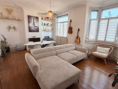 appartement avec belles hauteurs sous plafond balcon  garage et cave