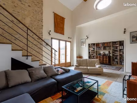 la maison aux volets verts - à louer à l'année dans un hameau - bonnieux