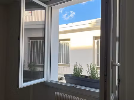 2 pièces au calme plein centre avec parking