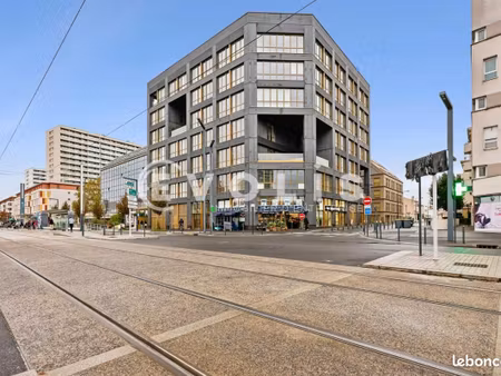 bureau 147 m²