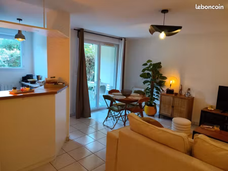 t2 meublé de 45 m²/rez-de-jardin/piscine/parking/agen