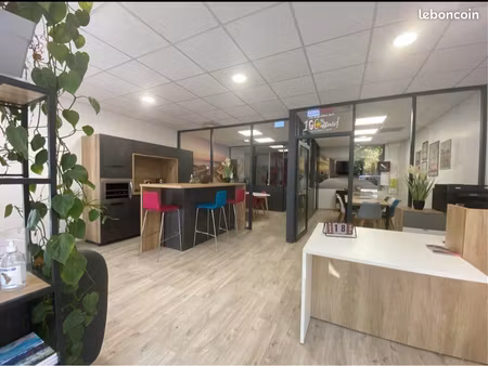 aizenay hypercentre – local pro / commercial 65 m² (face mairie)