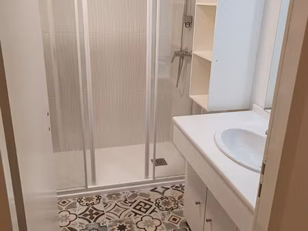studio avec une chambre valanjou