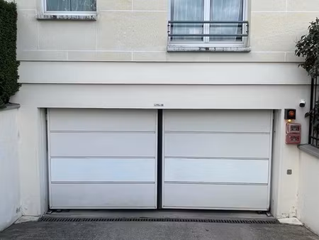 place de parking pour deux motos en résidence calme et sécurisé proche centre ville