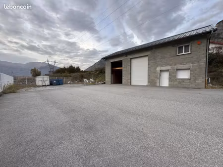 local commercial 200 m² saint-julien-mont-denis
