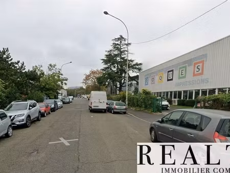 bureau 1 500 m²