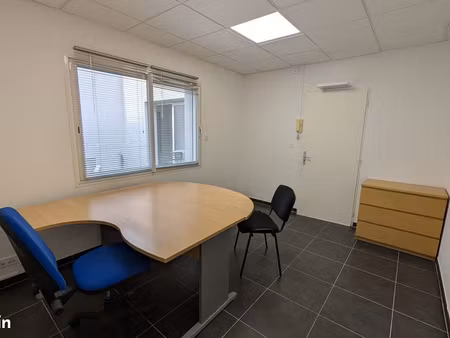 bureau 12 m² près de l'aéroport
