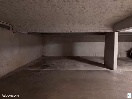 parking/box 14 m² rouen