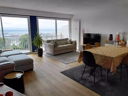 superbe appartement de 94 m2 avec vue imprenable sur la ville