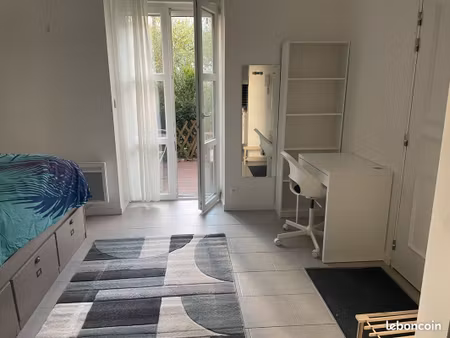 studio meublé étudiant juste à côté lycées et gares