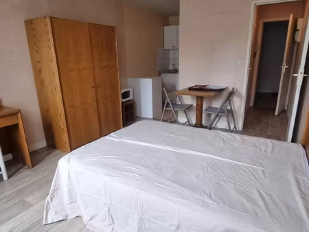 studio meublé 20m2 vaugueux face château