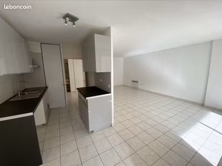 t3 prado 74m2 calme et ensoleillé + garage