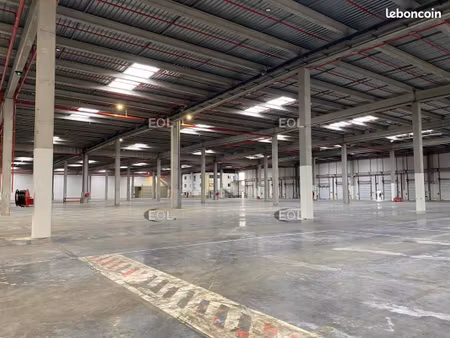 local logistique 32 073 m²