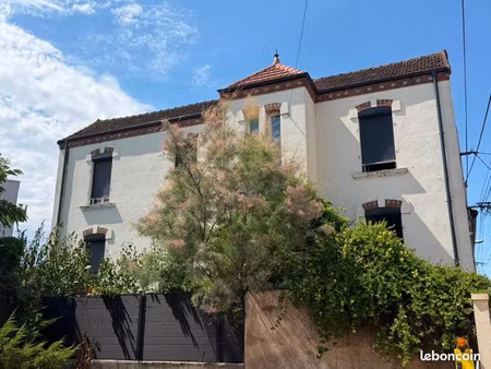 comme un air de campagne en ville… maison de caractère de 1914 dans une rue privée