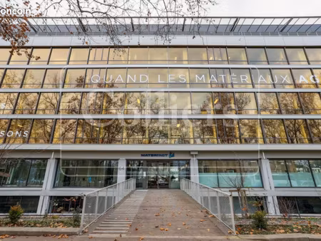 bureau 3 605 m²