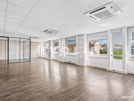 bureaux 1 000 m²