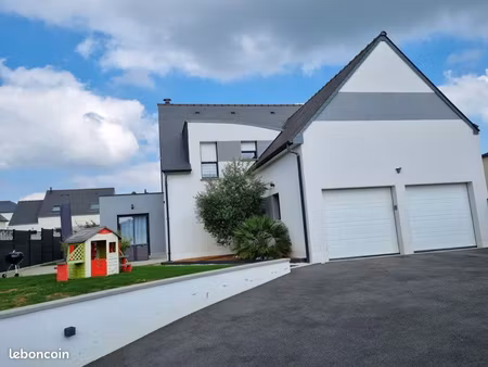 maison de 150 m² - 7 pièces - 5 chambres