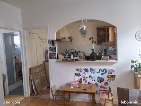 petit t3 au 1er étage