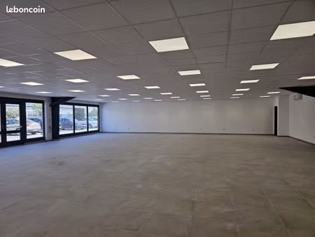 local commercial 1 038 m²