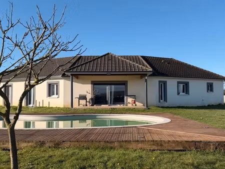 maison familiale de plain-pied avec piscine et vue pyrénées – 128 m² – terrain de 2 100 m²