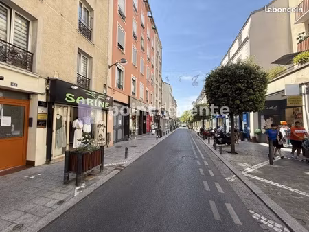 commerce habillement/textile 88 m²
