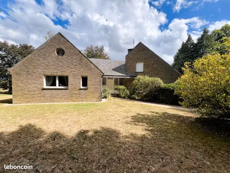 secteur warnecourt  dans un parc arboré de 5 560 m²  spacieuse maison de 293 m² habitable