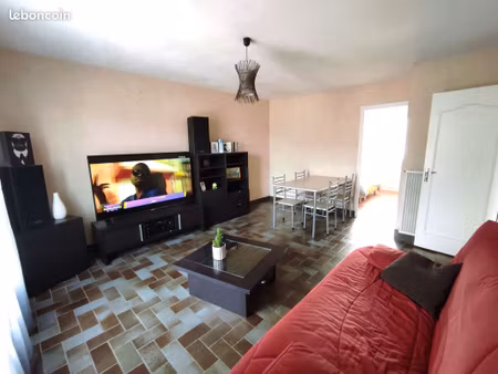 pavillon 6 pièces de 110 m² au bourny à laval