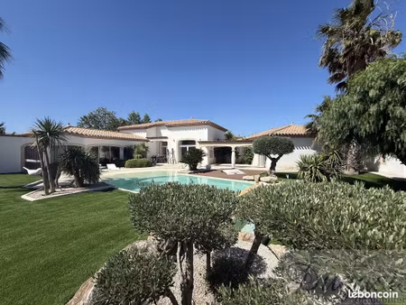 villa 6 pièces 241 m²