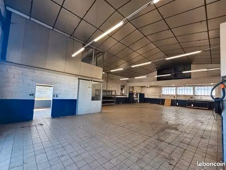 local 454 m²