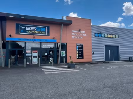 location local commercial