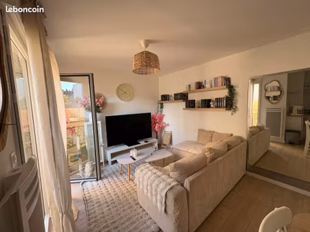 t2 meublé neuf 42 m² – terrasse – parking – centre-ville châteaubriant