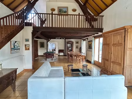 charmante maison ancienne de caractère avec de nombreuses possibilités