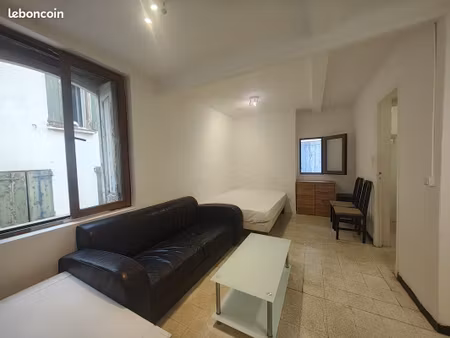 location studio meublé