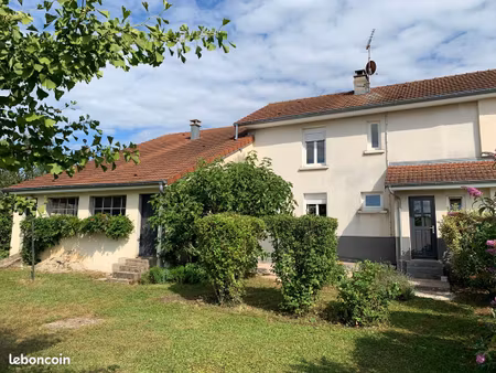 maison mitoyenne avec jardin et 2 garages – terrain d'environ 1000 m² – villers-le-sec (70