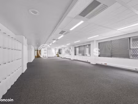 bureaux 914 m²