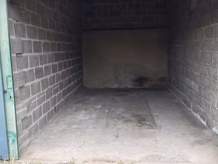 box / garage fermé à louer 14m2 quartier la madeleine