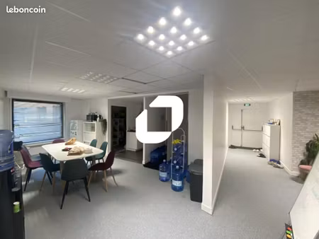 bureau 443 m²